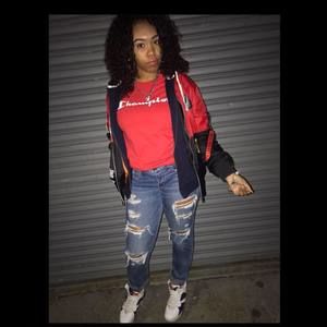 Meet your Posher, Deedee